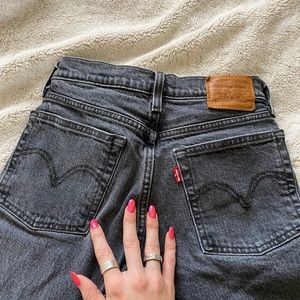 Levi’s Wedgie fit size 24